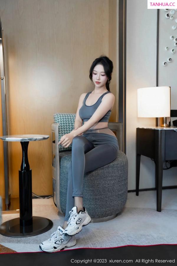 陈若依 抖娘利世 [XiuRen]高清写真图 2023.12.28 No.7882 利世 美腿丝袜第12张图片